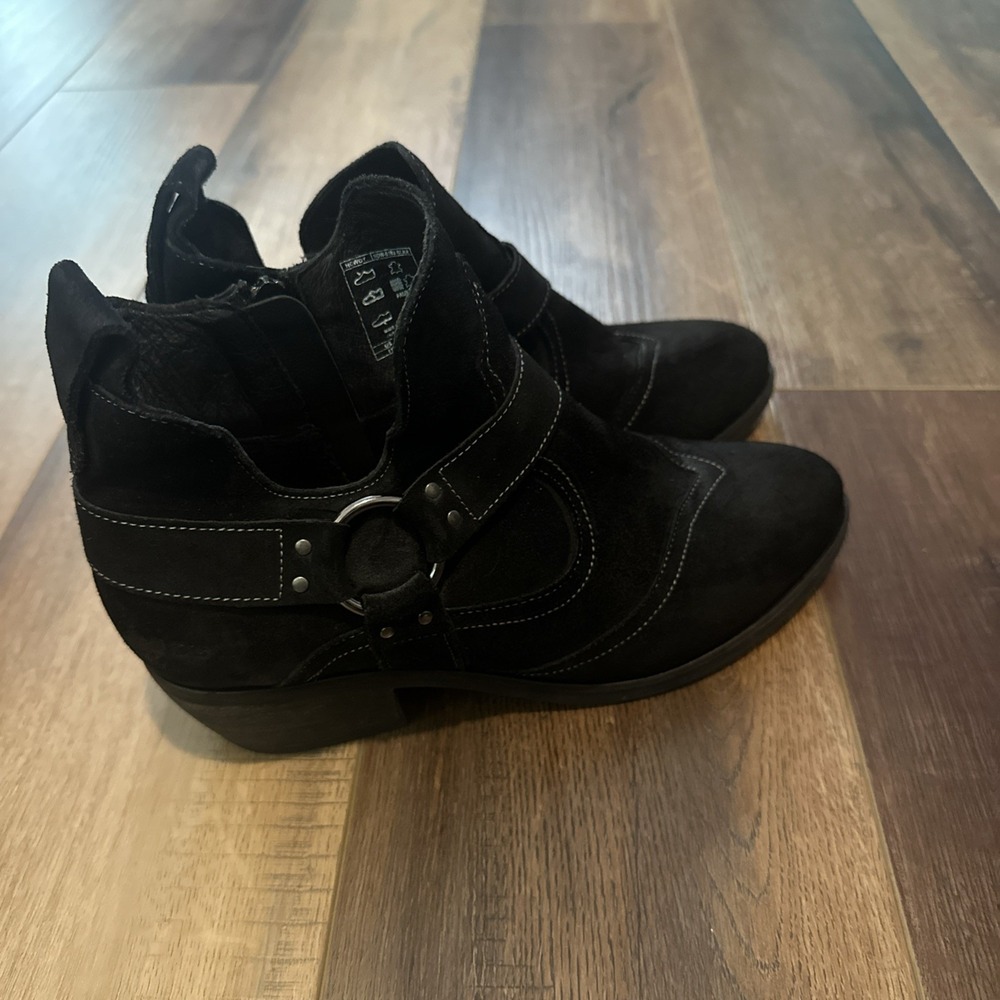 Taos Footwear Howdy Black Suede Ankle Boot Size‎ 11